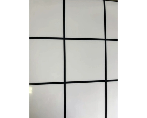 Detail posuvných dveří s kazetovým vzhledem