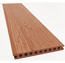 Terasa z WPC s dřevěnou strukturou a dutými komorami