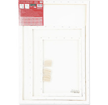 Sada pláten se třemi blind rámy a dřevěnými klíny v různých velikostech.