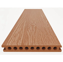 Terasa z plastu s designem dřeva a dutým komorovým profilem