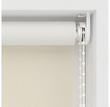 Roleta s řetízkovým ovládáním v okenním rámu