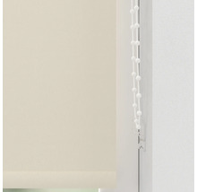 Béžová roleta se bočním ovládáním na okně