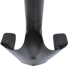 Detailní záběr černé rýče s nášlapem