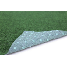 Umělý trávník s nopkovou strukturou na zadní straně