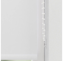 Rolety s řetízkovým ovládáním pro okna.