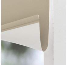 Detail rolety s řetízkovým ovládáním pro dekoraci oken a ochranu proti slunci