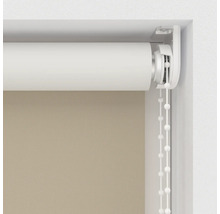 Roleta s řetízkovým pohonem v okenním rámu