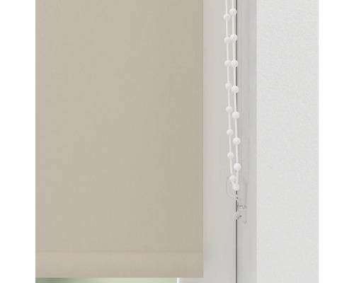 Béžová okenní roleta s ovládacím řetízkem