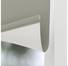 Roleta na okně pro regulaci světla