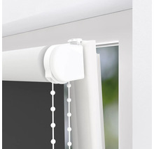 Detailní pohled na roletu s řetízkovým ovládáním pro dekoraci oken