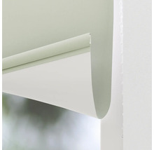 Detailní pohled na roletu u okna