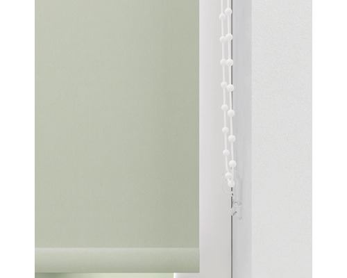 Zelené rolety s ovládacím řetízkem