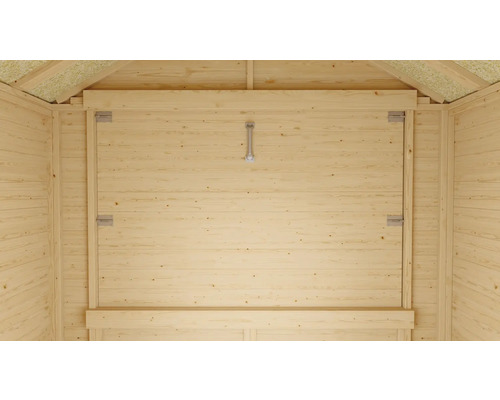 Vnitřní pohled na zahradní domek s dřevěnými stěnami a sklopným oknem