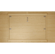 Dřevěné dveře s kovovým kováním