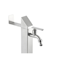 Zahradní výtokový stojan z nerezové oceli s vodovodním kohoutkem a přípojkou spotřebiče