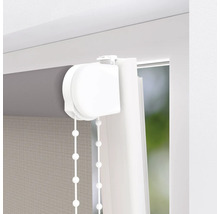 Detailní pohled na roletu s ovládacím řetízkem pro dekoraci oken