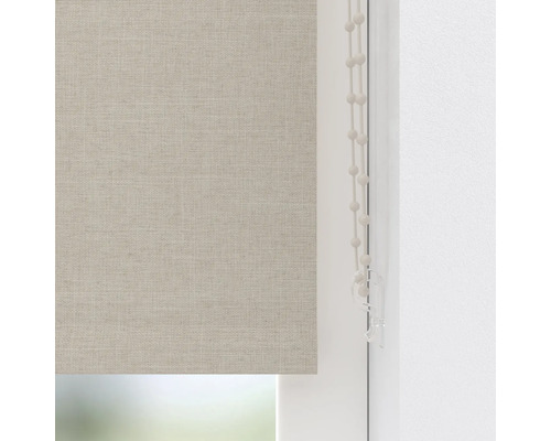 Textilní roleta v okně s řetízkovým ovládáním