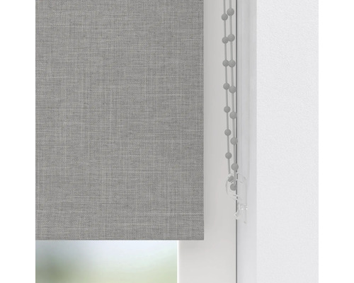 Šedá roleta na okně se stahovací šňůrou