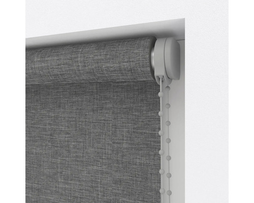 Šedá roleta s řetízkovým ovládáním pro dekoraci oken a ochranu proti slunci