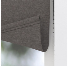 Detailní pohled na šedou skládanou roletu s řetízkovým ovládáním