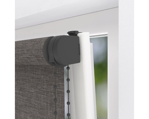 Detail bočního rolety na okně