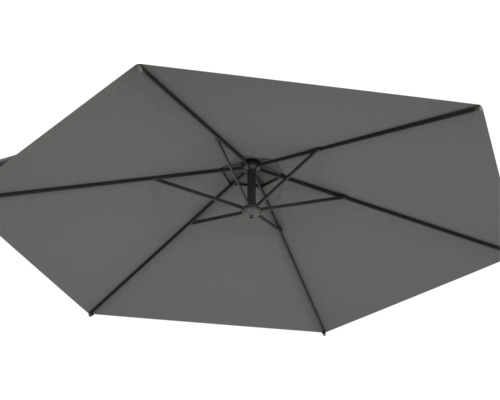 Pohled zespodu na otevřený slunečník.