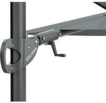 Detailní záběr slunečníku s klikovým mechanismem a logem Soluna