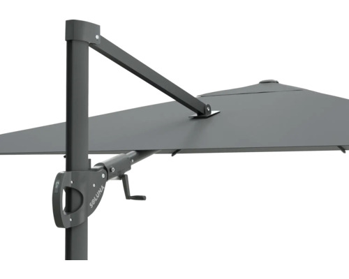Detailní pohled na slunečník s klikovým mechanismem