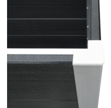 Detailní pohled na vyvýšený záhon z plastu s rohovým spojem