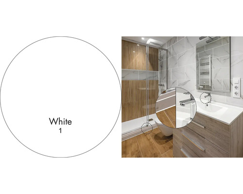 Světlá koupelna se sprchou, umyvadlem a zrcadlem