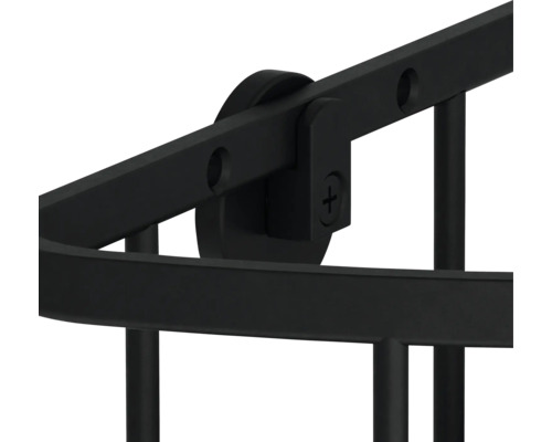 Detailní záběr rohového regálu do koupelny pro montáž na stěnu