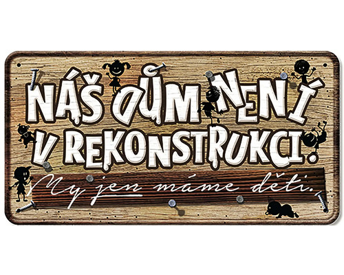 Cedule s nápisem Náš dům je v rekonstrukci, máme děti