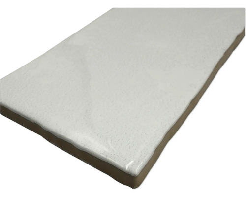 Jednotlivá bílá dlaždice