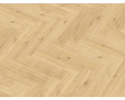 Světlé dlaždice se vzhledem dřeva ve vzoru rybí kosti