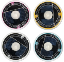 Čtyři solární světla pro venkovní použití