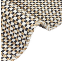 Detailní pohled na koberec se vzorem šachovnice