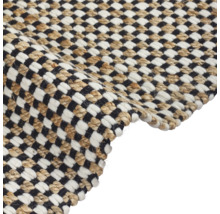 Detail koberce se šachovnicovým vzorem