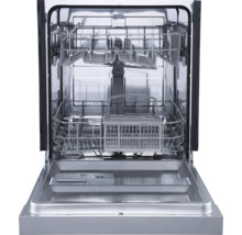 Otevřená myčka s koši na nádobí