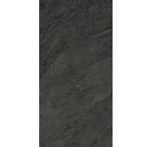 Tmavá dlažba se vzhledem kamene