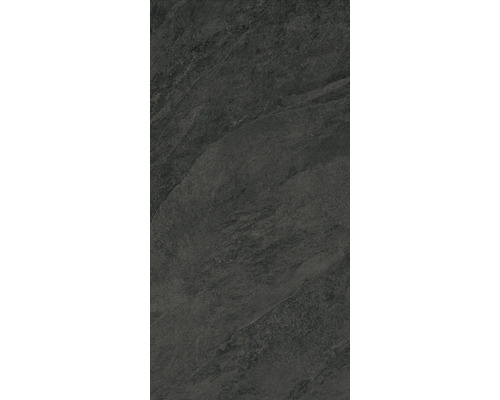 Tmavá dlažba se vzhledem kamene