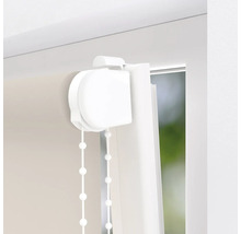 Detailní pohled na roletu s řetízkovým ovládáním pro dekoraci oken