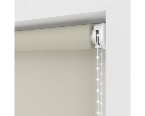 Béžová žaluzie s ovládacím řetízkem