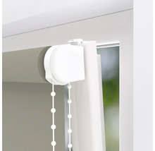 Detailní pohled na roletu s řetízkovým mechanismem pro dekoraci oken