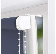 Detailní pohled na roletu s řetízkovým ovládáním na okně