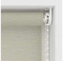 Detailní záběr rolety s řetízkovým ovládáním pro dekoraci oken