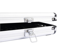 Otevřený hliníkový kufřík na nářadí se stříbrnými uzávěry