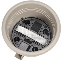 Pohled dovnitř květináče se zavlažovacím systémem