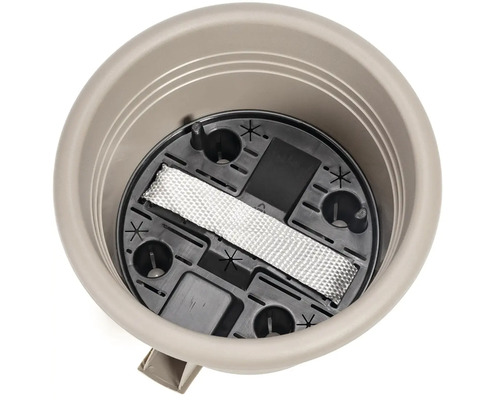 Pohled dovnitř květináče se zavlažovacím systémem