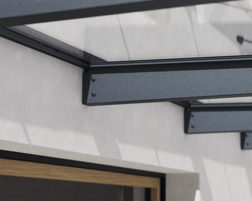 Detail nástěnného upevnění zastřešení z hliníku a skla.