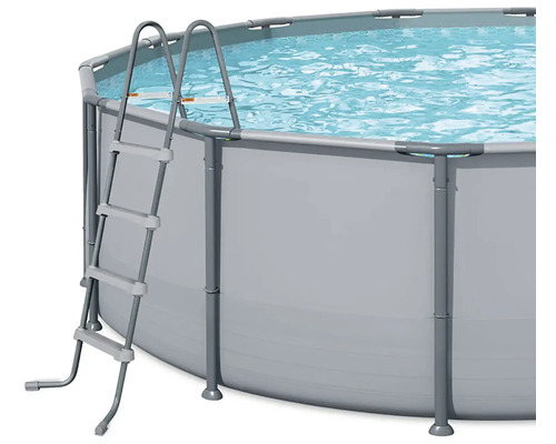 Nadzemní bazén s žebříkem